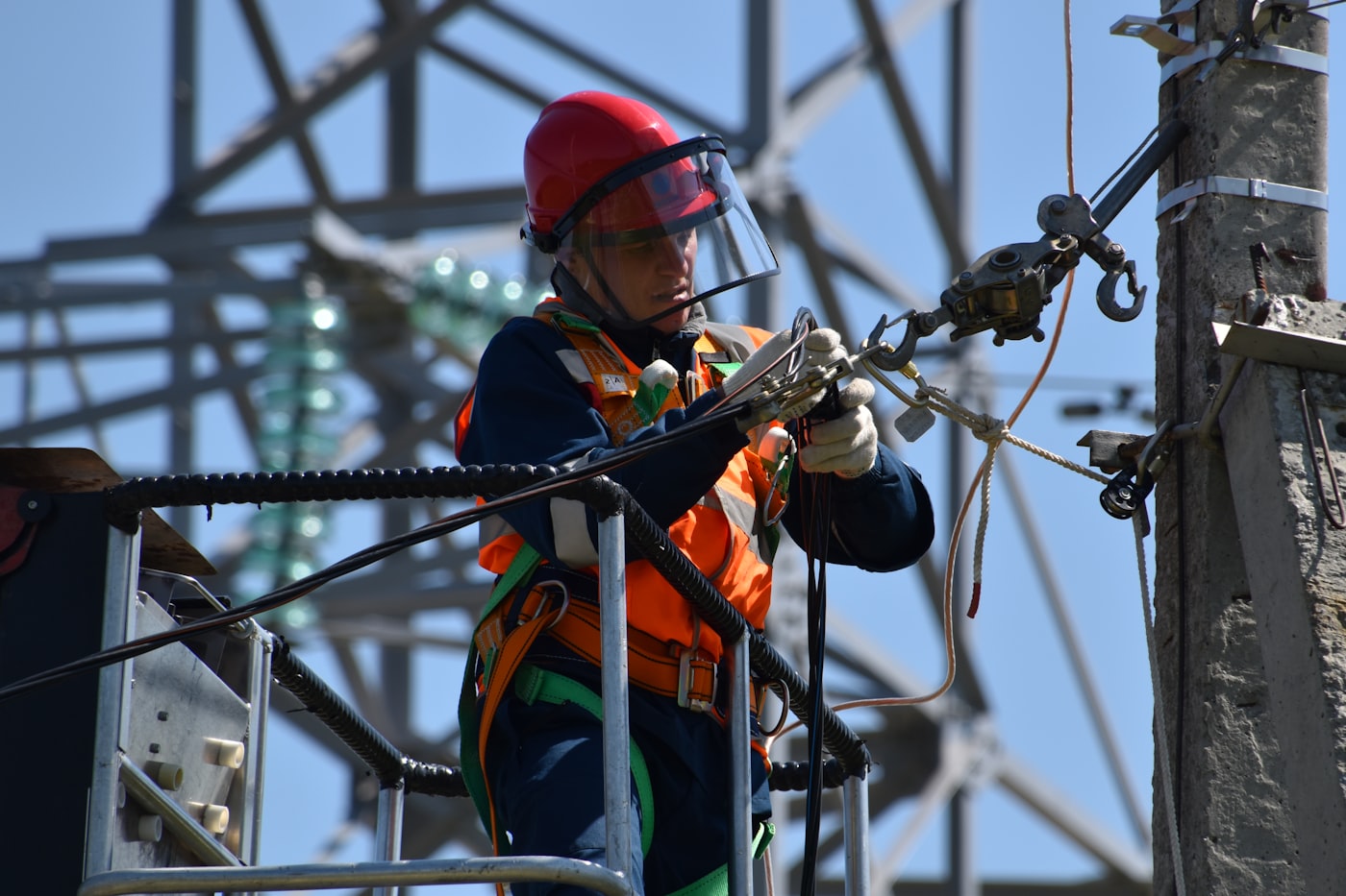 Instalação eléctrica profissional — Jasmim Faria