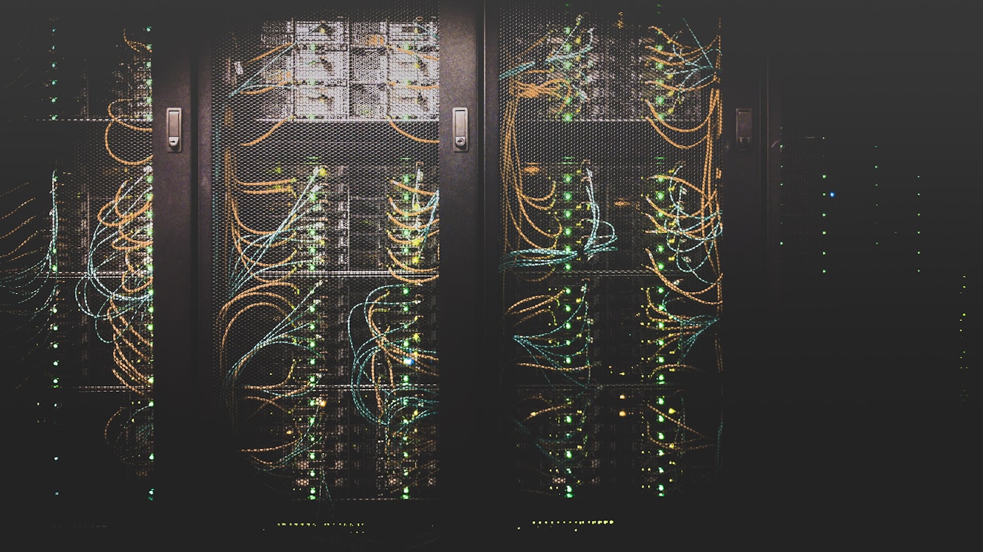 Instalação de telecomunicações por técnico da Jasmim Faria